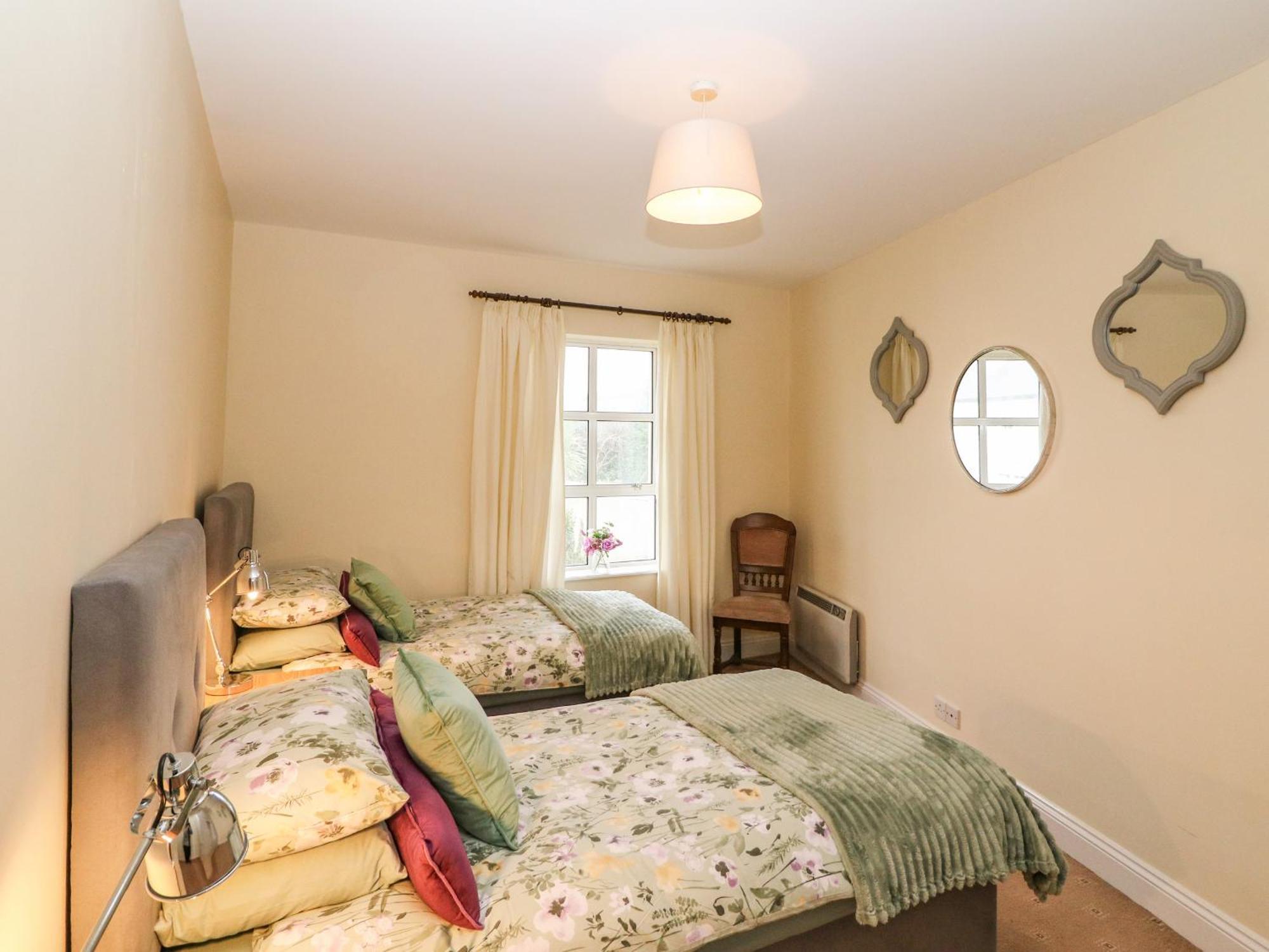 8 Scrahan Place Киларни Екстериор снимка
